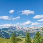 Langkofelumrundung Blick auf die seceda und die Geislerspitzen