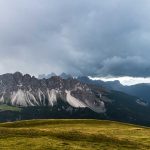 Blick vom Panoramaweg Plose auf die Peitlerkofelgruppe und die Geislergruppe