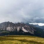 Blick vom Panoramaweg Plose auf die Peitlerkofelgruppe und die Geislergruppe