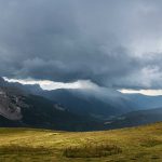 Blick vom Panoramaweg Plose auf die Peitlerkofelgruppe und die Geislergruppe