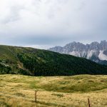 Blick vom Panoramaweg Plose auf die Peitlerkofelgruppe und die Geislergruppe