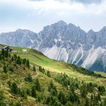 Blick über die Rossalm auf die Peitlerkofelgruppe