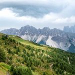 Blick vom Panoramaweg Plose auf die Peitlerkofelgruppe und die Geislergruppe