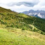 Blick vom Panoramaweg Plose auf die Peitlerkofelgruppe und die Geislergruppe