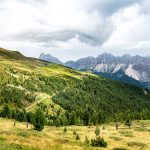 Blick vom Panoramaweg Plose auf die Peitlerkofelgruppe und die Geislergruppe