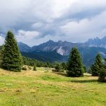 Blick vom Panoramaweg Plose auf die Peitlerkofelgruppe und die Geislergruppe