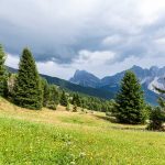 Blick vom Panoramaweg Plose auf die Peitlerkofelgruppe und die Geislergruppe