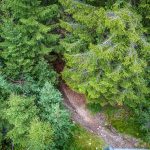 Tiefblick von der Ploseseilbahn auf den Donhill-Radweg