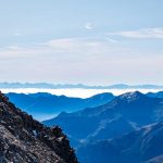 Ausblick von der Bergstation der Schnalser Gletscherbahn Richtung Dolomiten