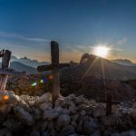 Goldene Stunde Hexenstein Kreuze Kriegsschauplatz Sonnenstrahlen Sonnenuntergang wandern