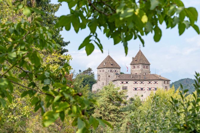 Prissian, WehrburgBurgenrundwanderung Prissian