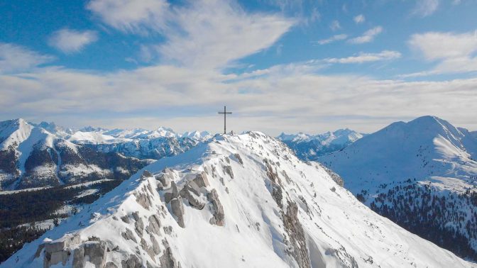 Ein wunderbarer Gipfel mit einem herrlichen Gipfelkreuz dieses Weißhorn!