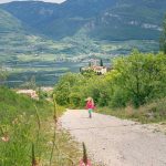 Geoweg Tramin mit Blick auf das St. Jakob Kirchlein