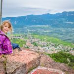 Anna, Aussicht, Stein mit Tiroler Fahne, Tramin