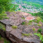 Aussicht, Stein mit Tiroler Fahne, Tramin