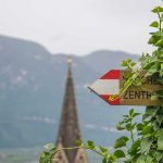 Kirchensteig, Kirchturmspitze, Tramin, Wegweiser