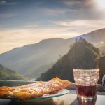 Eisacktal, Eisacktaler Krapfen, Essen, Kloster Säben, Krapfen, Speise, Süßspeise, Törggelen, Wein