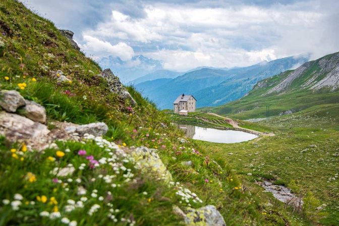 Die Pforzheimer Hütte mit dem Pforzheimer See