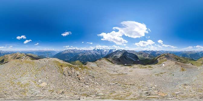 Blick vom Piz Minschuns auf die alpine Welt der Ortlergruppe