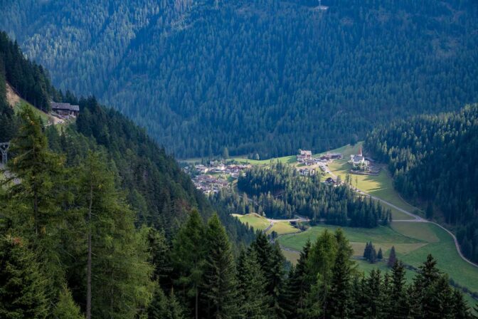 Noch ein kurzer Blick hinunter auf St. Gertraud. Ganz rechts im Bild, die Flatschberg Höfe.