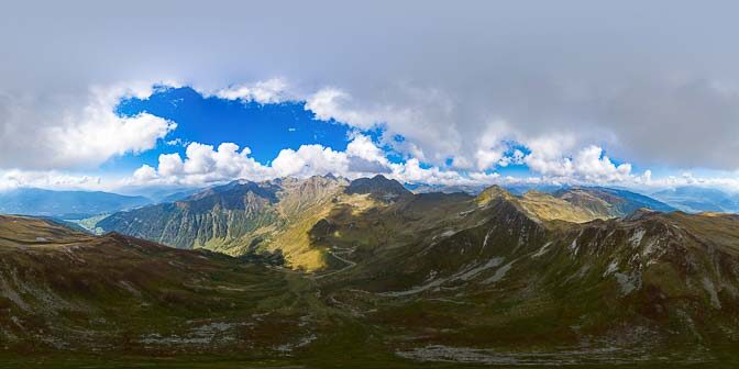 360° Rundumblick von Terner Jöchl. Im Nordwesten am Ende des Winnebachtals befindet sich die Tiefrastenhütte unter den Gipfeln Kempspitz, Graunoch und Hochgrubbachspitze.