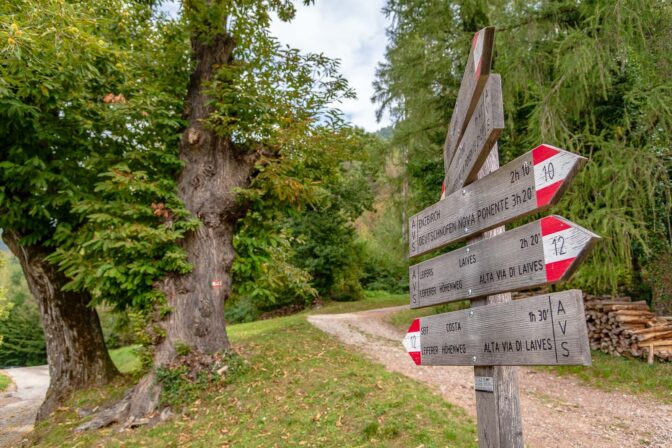 Kastanienbaum, Leiferer Höhenweg, Wegweiser