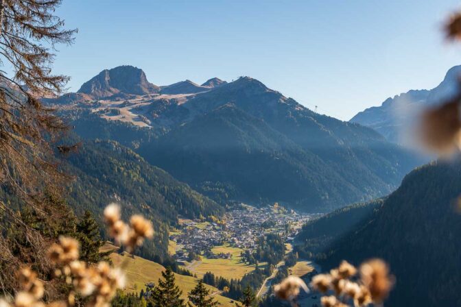 Blick ins Fassatal Richtung Norden zum Sass Becè und Canazei