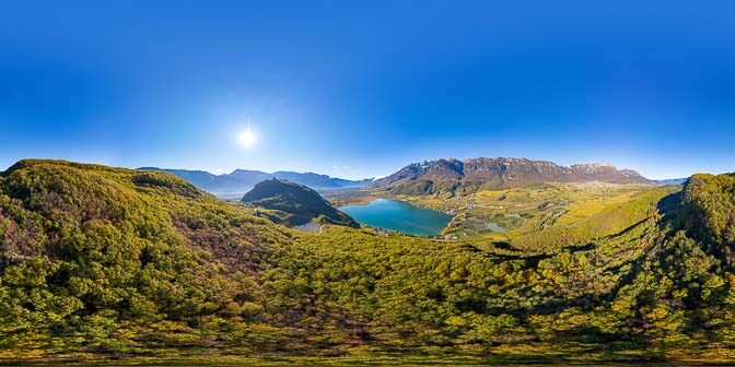 360° Blick auf den herbstlichen Kalterer See