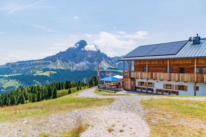 Maurerberghütte mit Peitlerkofel