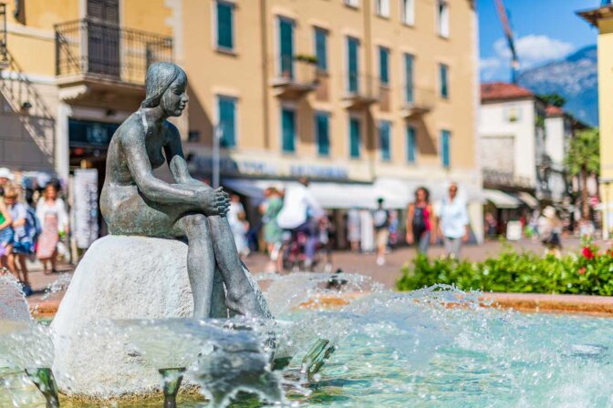 Brunnen auf der Piazza Giuseppe Garibaldi in Riva Garda