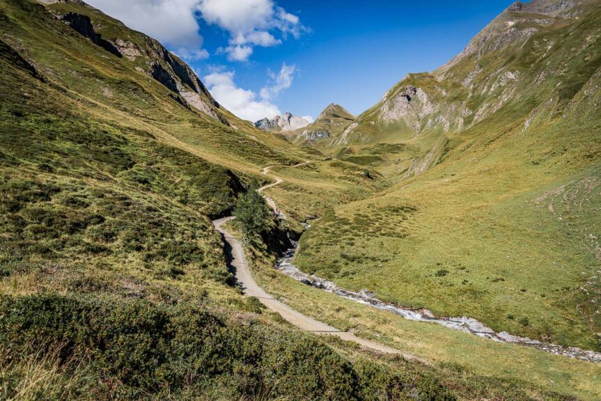 Der Wanderweg der von der Fane Alm zur Brixner Hütte hinauf führt