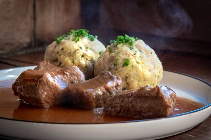 Schlernhaus Knödel mit Gulasch