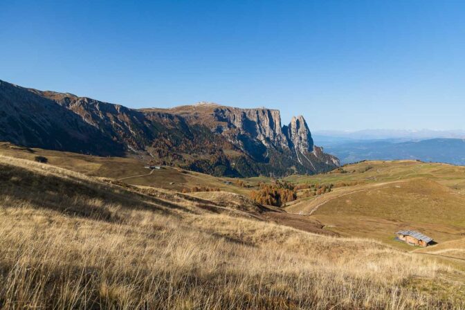 Blick über die Seiser Alm zum Schlern