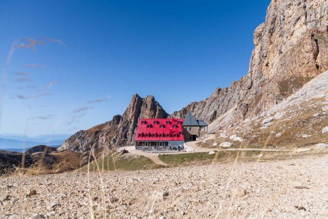 Das Schutzhaus Tierser Alpl auf dem Tierser Alpl Joch