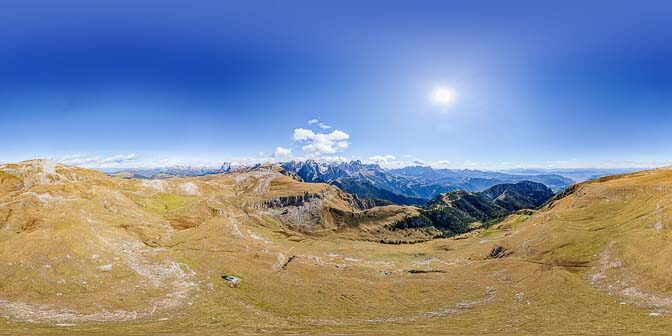 Etwas unterhalb des Gipgels des Schlerns und des Schlernhauses