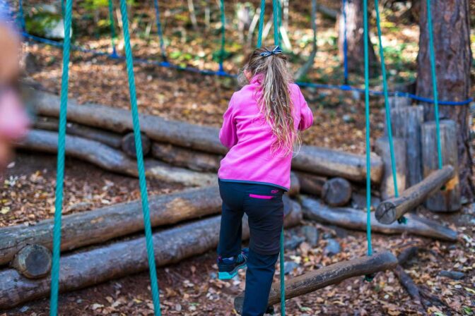 Seilparcour mit Stämmen am Eichhörnchenweg