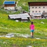 Abteital, Badia, Fanes, Fanes Berge, Fanes Gruppe, Gadertal, Gruppo Fanes, Kind, Lavarella Hütte, Naturpark Fanes-Sennes-Prags, Val Badia, bambina, bambino, child, kid, youngster