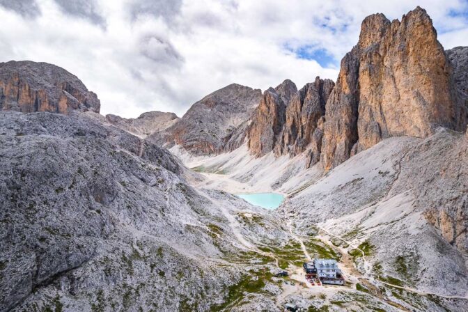 Rifugio d’Antermoia, Lago d’Antermoia und die herrliche Bergwelt der Rosengartengruppe