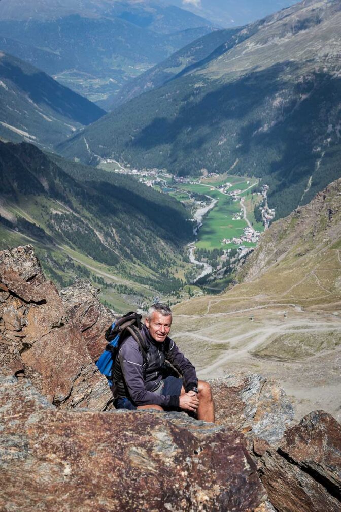 Kurz vor dem Gipfel, im Hintergrund das Suldental