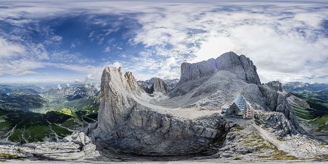 Am Santnerpass inmitten des Rosengartenmassivs