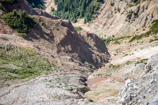 Blick hinunter in den Grand Canyon Südtirols, in die Bletterbachschlucht