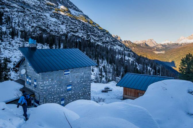 Schutzhütte Rifugio Alfonso Vandelli al Sorapiss, im Hintergrund Misurina