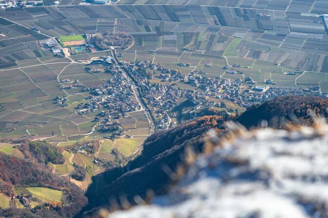 Tiefblick vom Roen hinunter auf Tramin