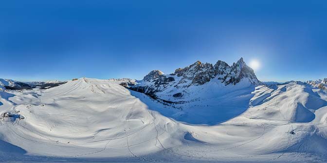 360° Blick über der Baita Segantini und zu den Dolomitengipfeln der Palagruppe