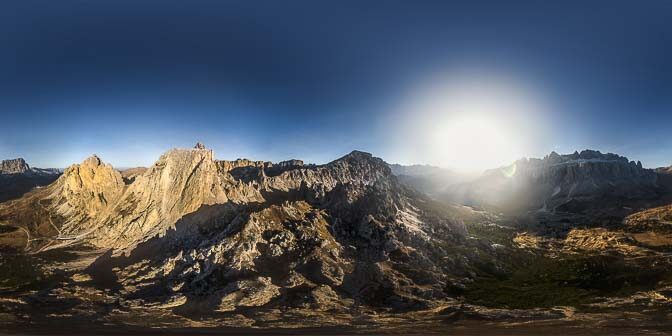 Oberhalb der Jimmi Hütte mit 360° Blick auf das Grödner Joch mit Cirspitzen, Sellastock und Langkofel.